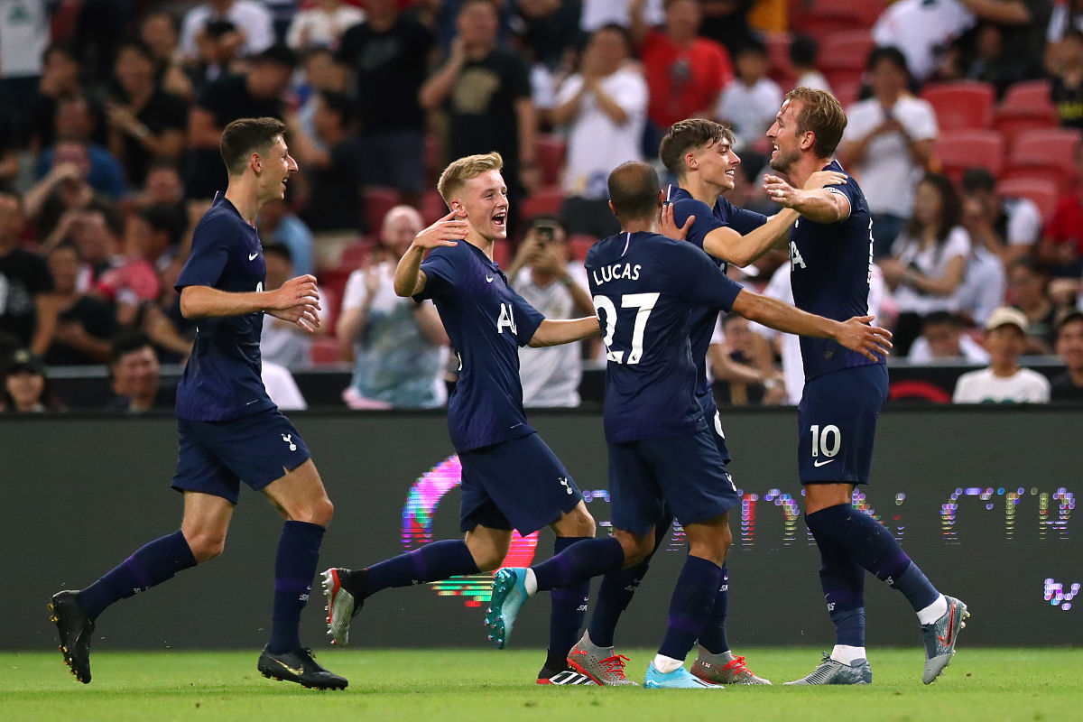 包含英格兰对阵波兰，胜负难料的激情对决的词条