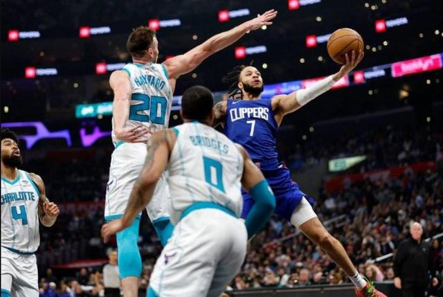 劲敌正面：实力巅峰对决，比赛进入白热化阶段的简单介绍