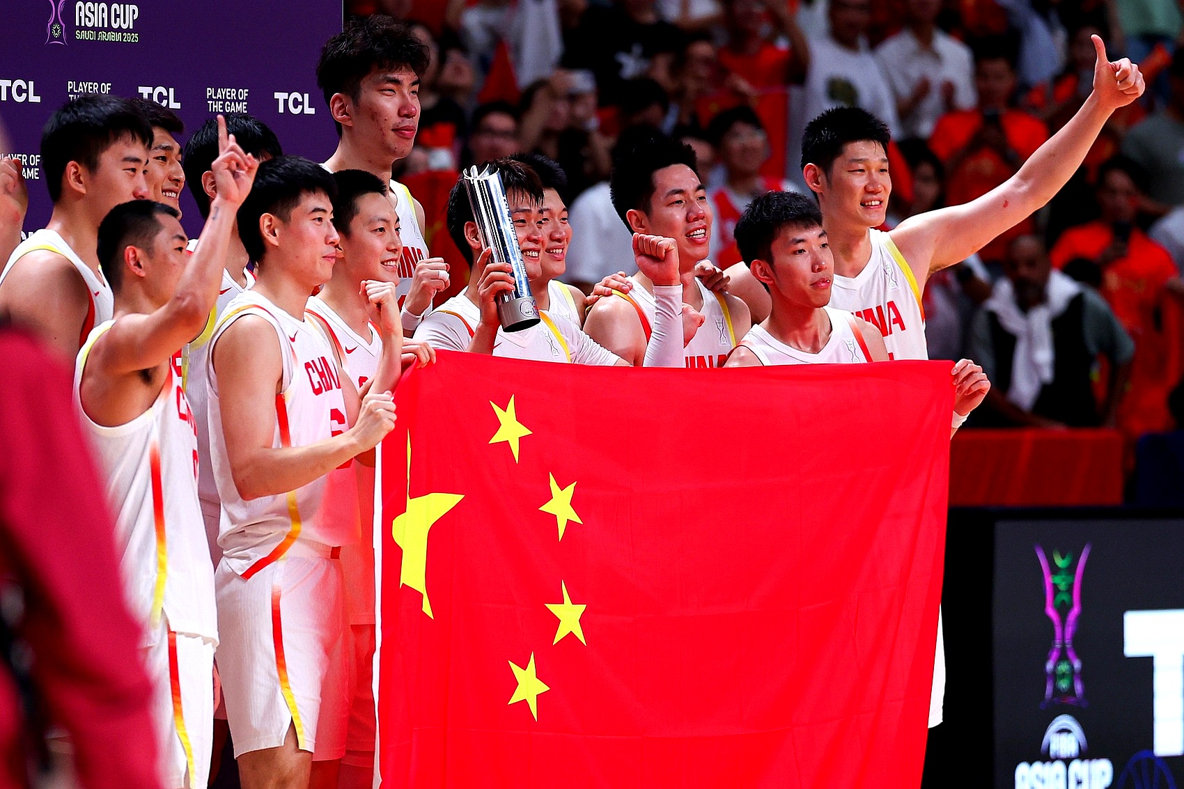 篮球新星首次入围国家队，为荣登场比赛的简单介绍