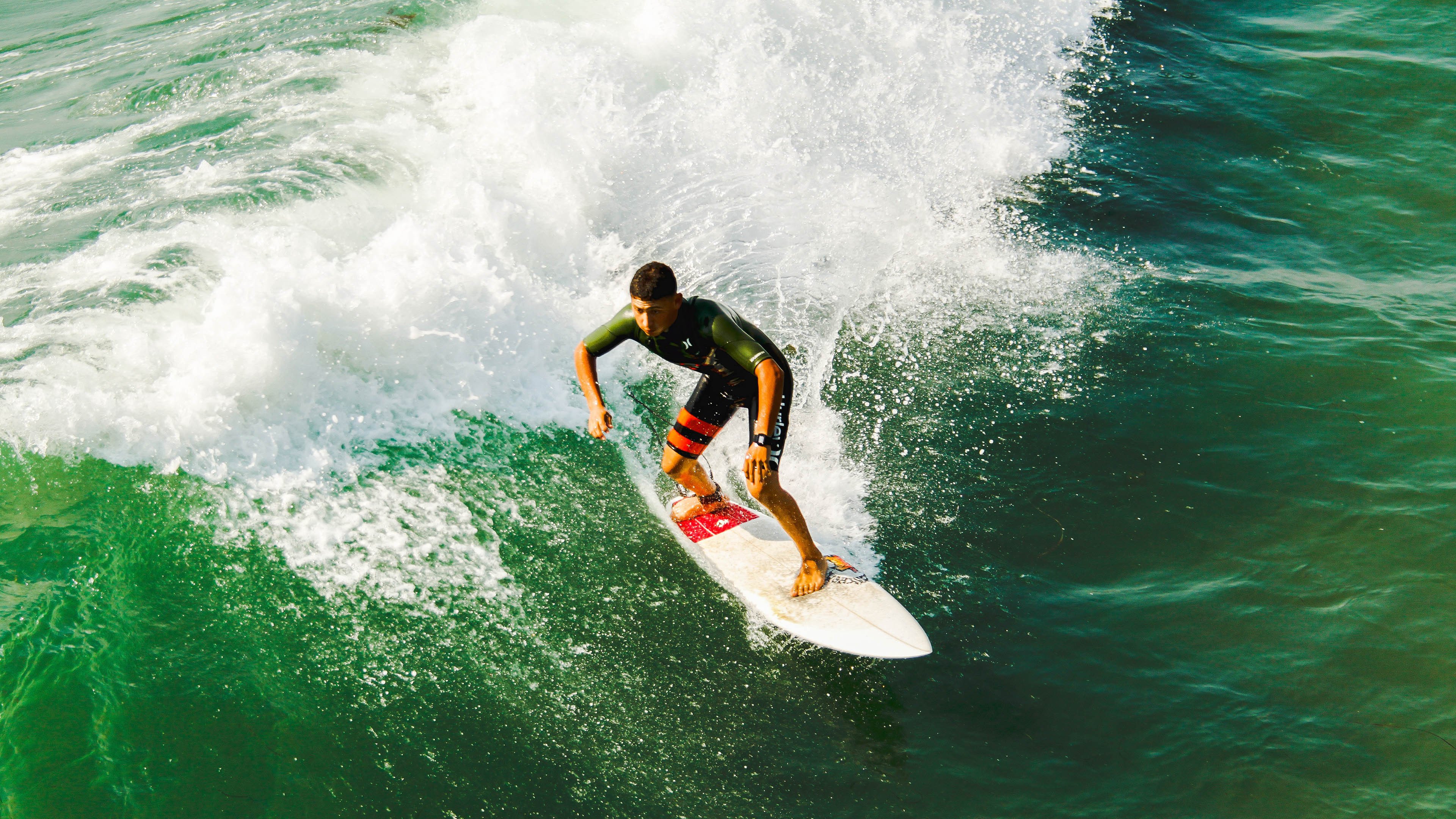 爱德华兹关键节点连续得分,骑士击败广厦队