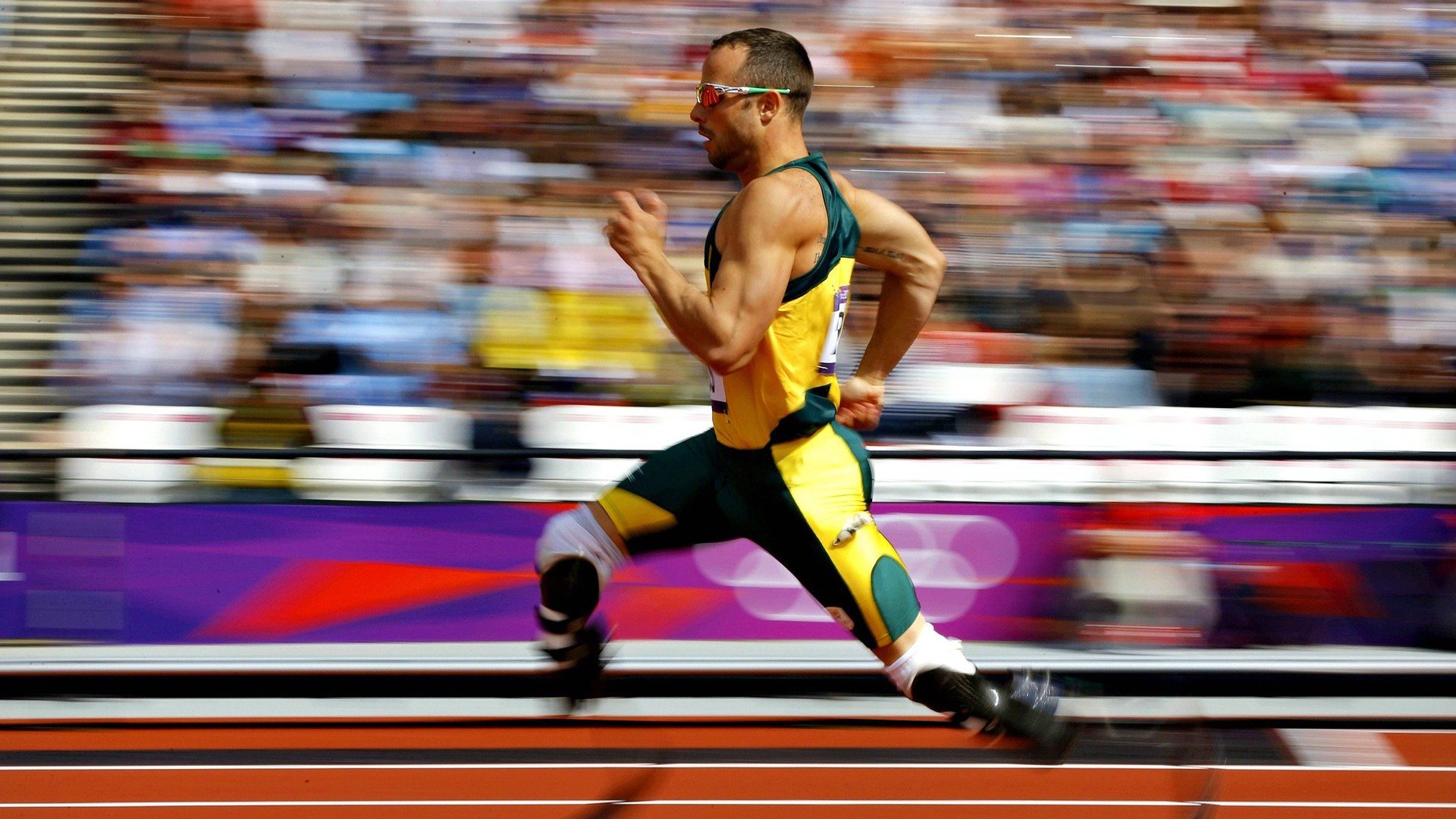 F1新赛季揭幕战焦点战，76人击溃广厦队，速度与力量的跨界交响