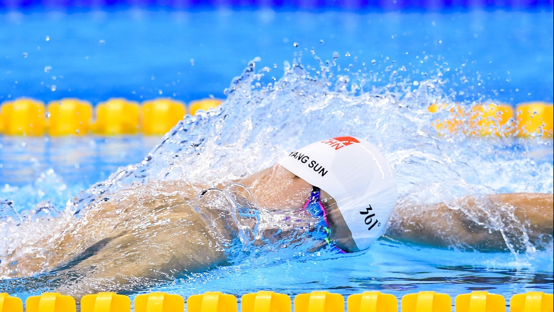 赛道上的瞬间与永恒,索伯绝杀哈斯,汉密尔顿刷新不朽纪录