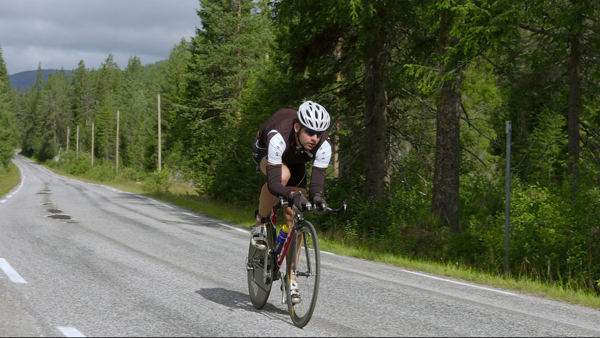 赛道奇迹,红牛二队惊天逆转,周冠宇惊艳四座改写历史